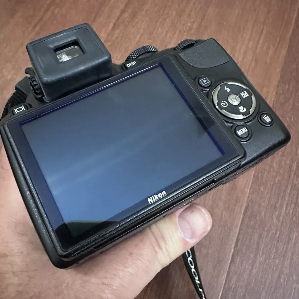 Nikon Coolpix P90 12.1MP Digital Bridge Camera 24x Optical Zoom Charger - Tested
